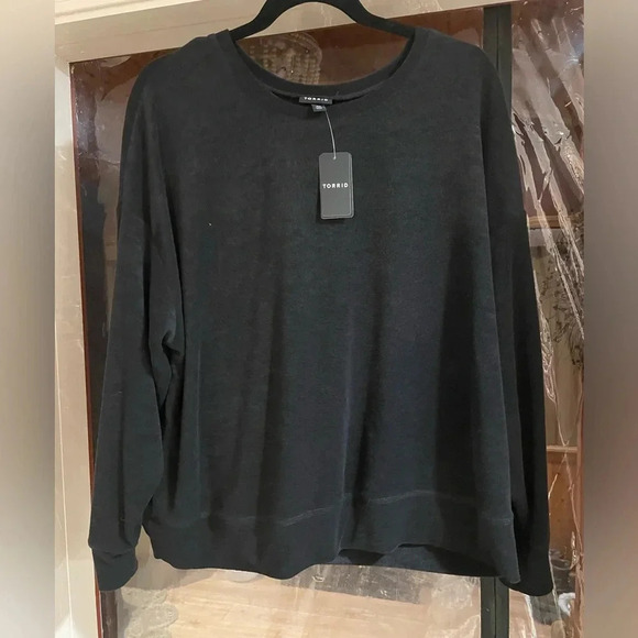 torrid Tops - Torrid, Sz 00(M/L - 10), Black Sweatshirt, NWT
